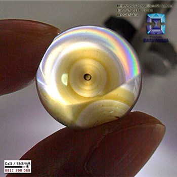 Iris-agate-chalcedony